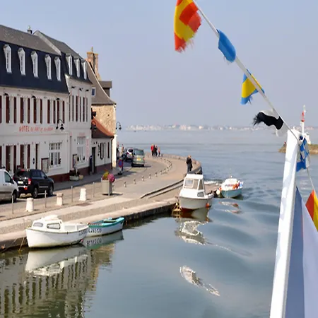 Du Port Et Des Bains