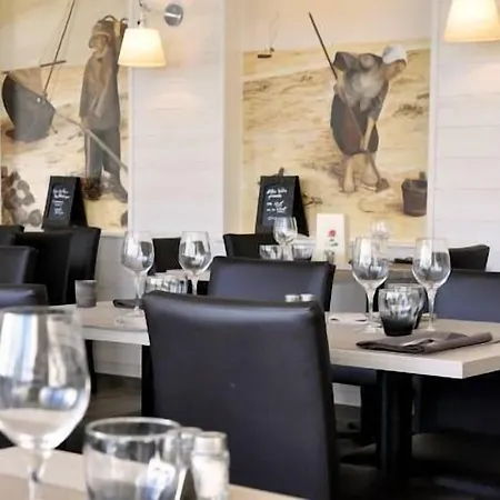 Du Port Et Des Bains