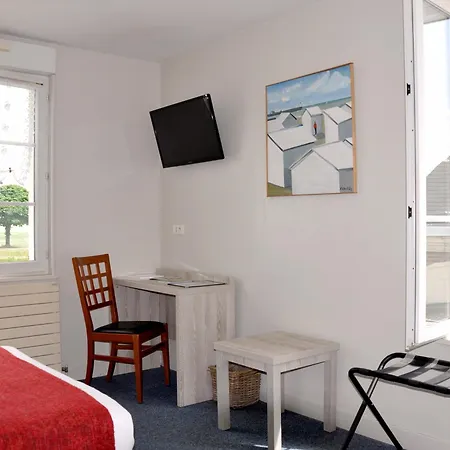 Hotel Du Port Et Des Bains 3*