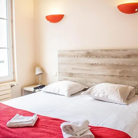 Du Port Et Des Bains