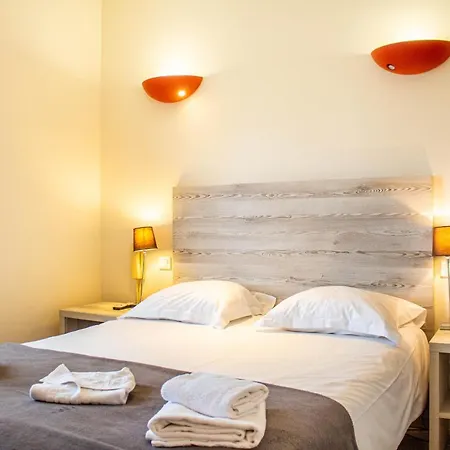 Hotel Du Port Et Des Bains 3*