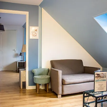 Du Port Et Des Bains