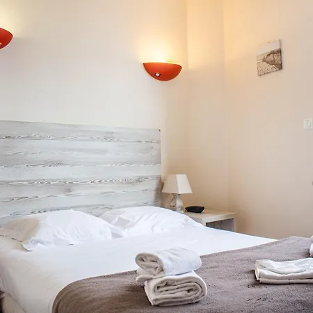 Du Port Et Des Bains Otel