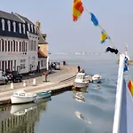 Du Port Et Des Bains