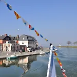 Du Port Et Des Bains 3*