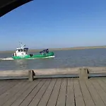 Du Port Et Des Bains