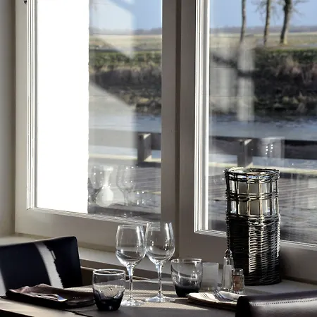 Du Port Et Des Bains