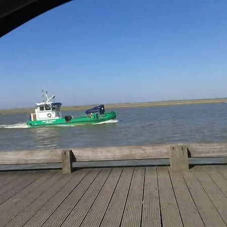 Du Port Et Des Bains