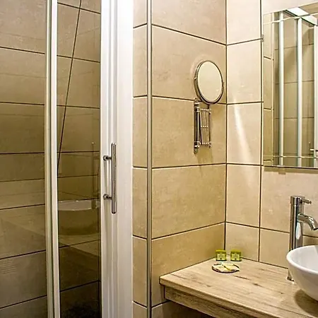 Hotel Du Port Et Des Bains 3*