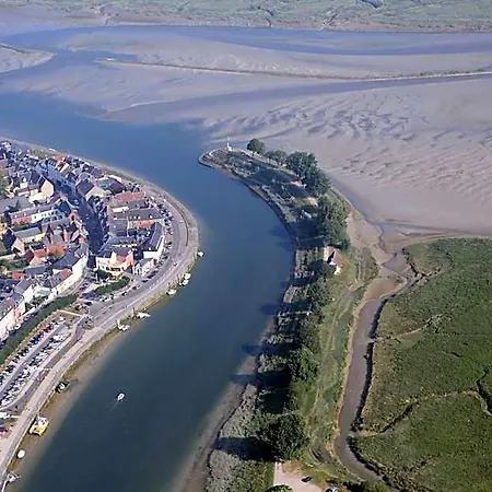 Du Port Et Des Bains