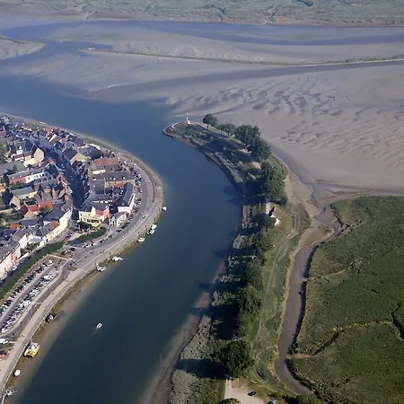 Du Port Et Des Bains