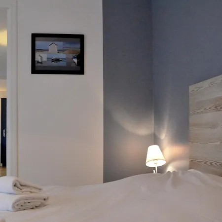 Du Port Et Des Bains