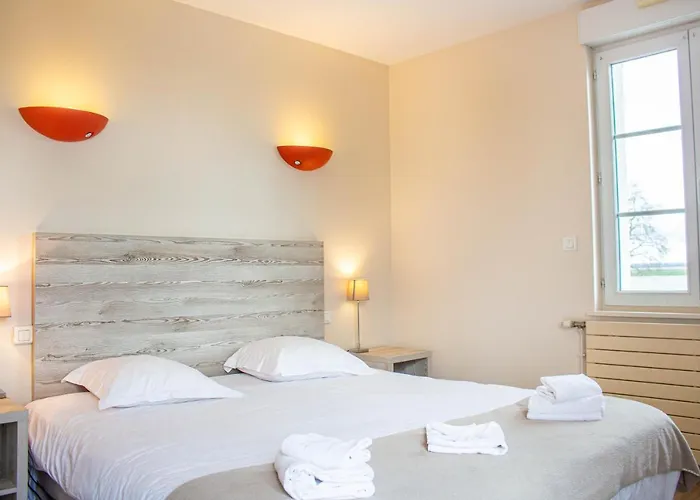 Du Port Et Des Bains