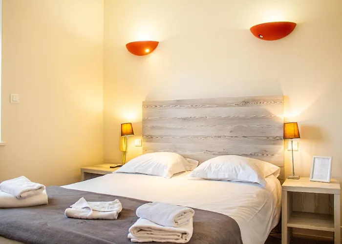 Hotel Du Port Et Des Bains 3*